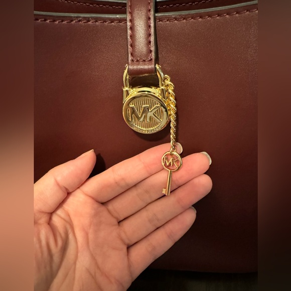 Michael Kors Lyra Small Women Leather Bucket Shoulder Bag (ox blood) - Picture 3 of 7